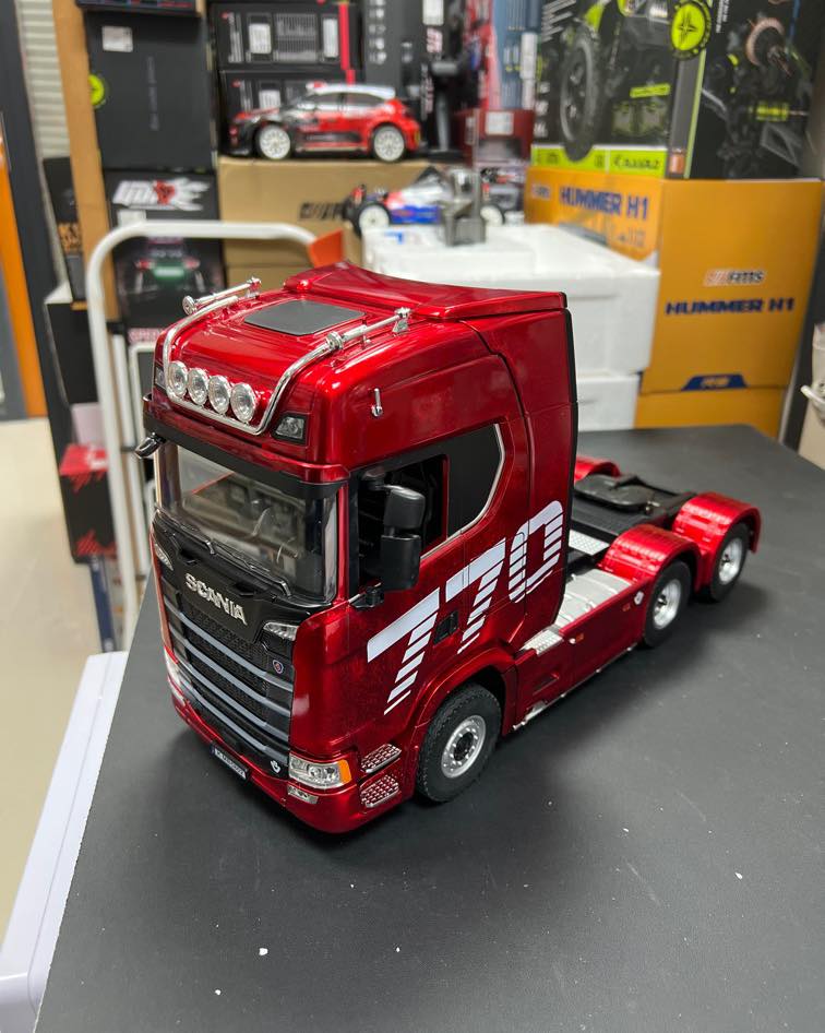 Caminhão Huina 1501 - Scania 770s V8 - Escala 1/18 - 6x4 - C/Controle + carreta de brinde