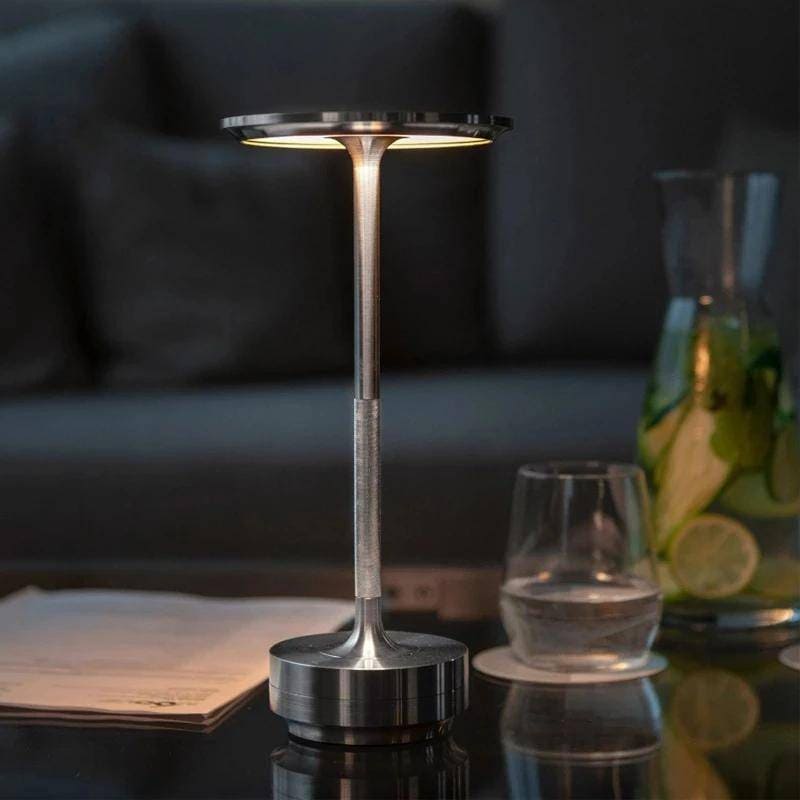 Luminária de Mesa LED Sem Fio Metal Recarregável